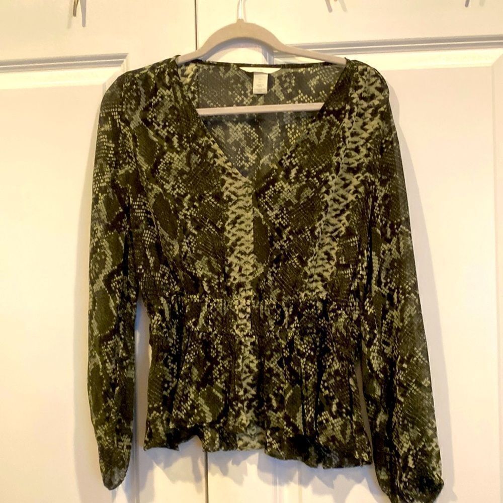 Beautiful snakeskin print peplum top